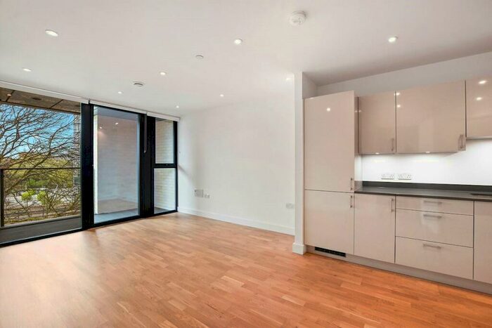 2 Bedroom Apartment To Rent In Burgess Springs, Chelmsford, CM1