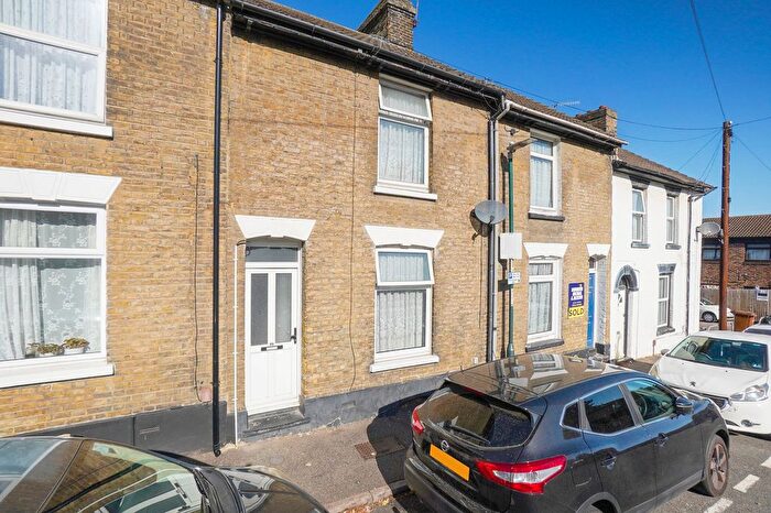 2 Bedroom Terraced House For Sale In Dale Street, Chatham, ME4