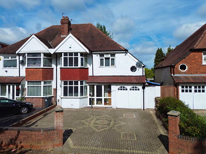 4 Bedroom Semi-Detached House For Sale In Highfield Road, Hall Green, B28