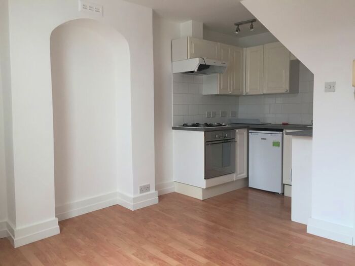 Studio To Rent In Southampton Way, London, SE5