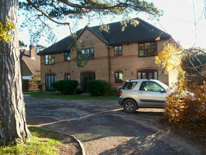 1 Bedroom Flat To Rent In Sprucefield Court, Crawley, RH11