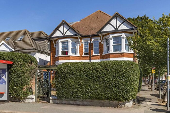 2 Bedroom Flat To Rent In Queens Road, London, SW19