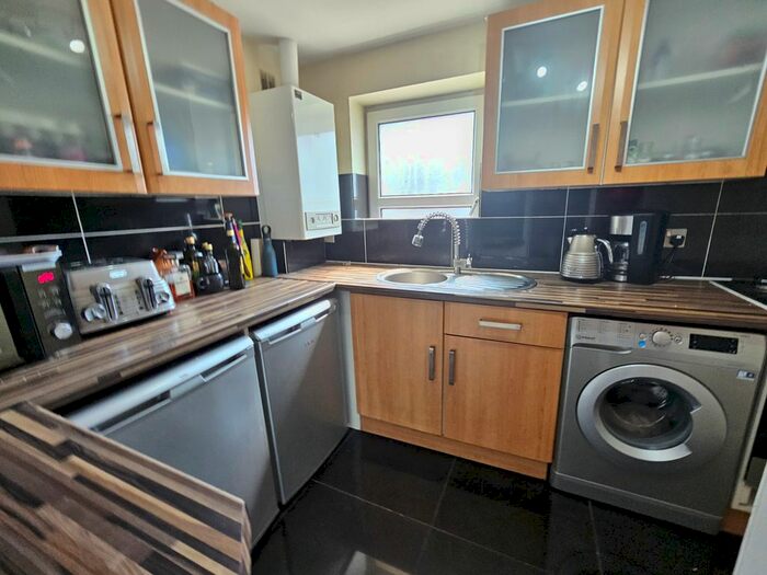 1 Bedroom Flat To Rent In Kimber Road, Wandsworth, SW18
