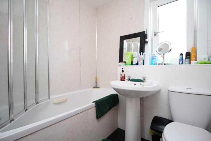 2 Bedroom Duplex To Rent In Maitland Court, Helensburgh, G84