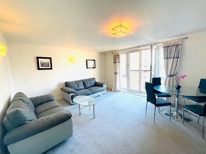 2 Bedroom Flat To Rent In Franklin Building, Millennium Harbour, Westferry Road, Canary Wharf, South Quay, London, E14