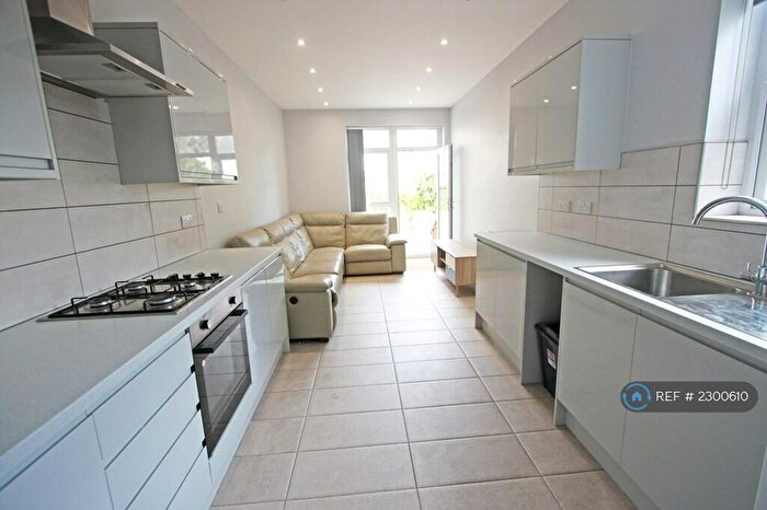 5 Bedroom Terraced House To Rent In Harriet Street, Cardiff, CF24