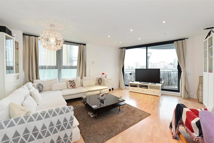 2 Bedroom Apartment To Rent In Ocean Wharf, Canary Wharf, E14