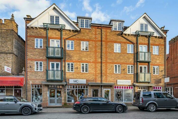 2 Bedroom Flat To Rent In Temple Gate, Windsor, SL4