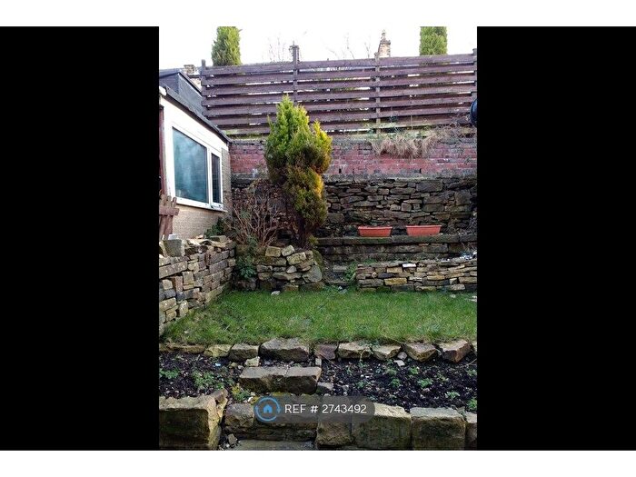 3 Bedroom Terraced House To Rent In Manchester Road, Huddersfield, HD4