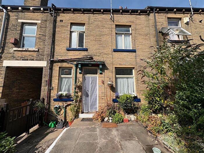 2 Bedroom Terraced House For Sale In Clement Street, Girlington, Bradford, BD8