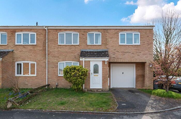 4 Bedroom Semi Detached House For Sale In Lawrence Close, Andover, SP10