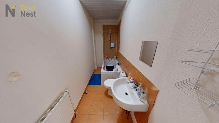 10 Bedroom Terraced House To Rent In Manor Terrace, Hyde Park, Leeds, LS6
