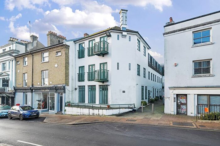 2 Bedroom Maisonette To Rent In Upper High Street, Winchester, SO23