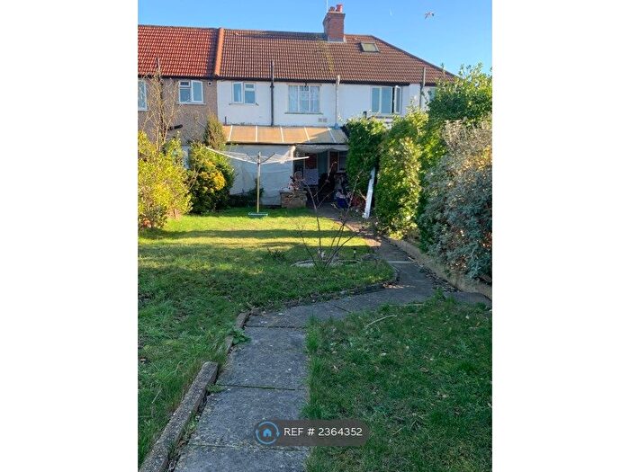 4 Bedroom Terraced House To Rent In Basildene Road, Hounslow, TW4