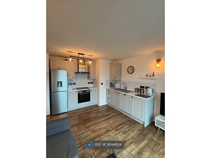 2 Bedroom Flat To Rent In Chapel Street, Salford, M3