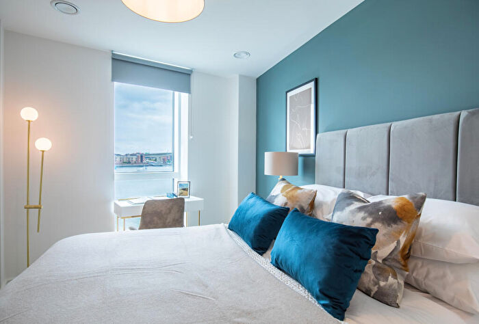 2 Bedroom Apartment To Rent In Centenary Plaza, Southampton, Hampshire, SO19