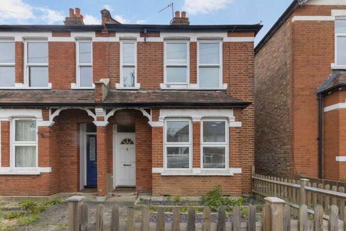 1 Bedroom Flat To Rent In Ellerton Road, Surbiton, KT6