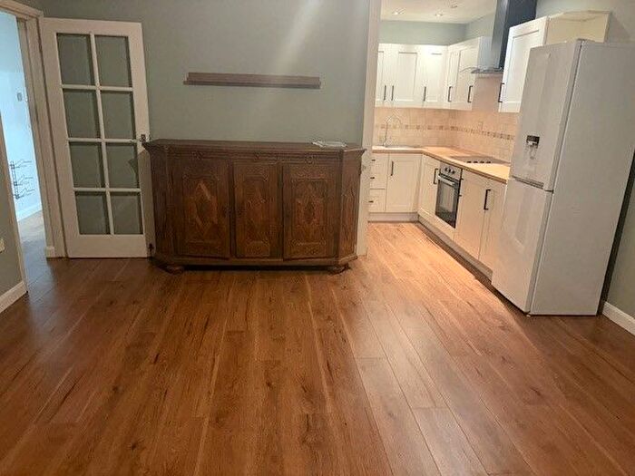 2 Bedroom Flat To Rent In Garfield Court, Handcross Road, Luton, LU2