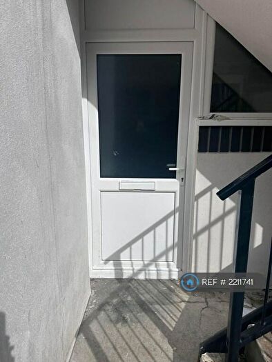 2 Bedroom Flat To Rent In Llys Dulais, Crynant, Neath, SA10