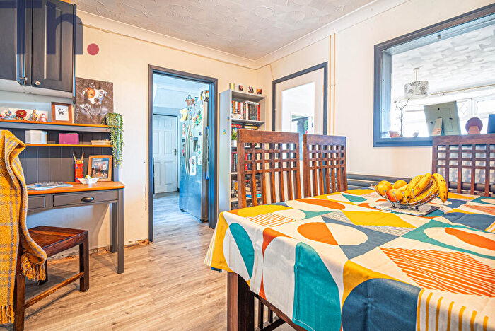 3 Bedroom Semi Detached House For Sale In Newport, Isle Of Wight, PO30