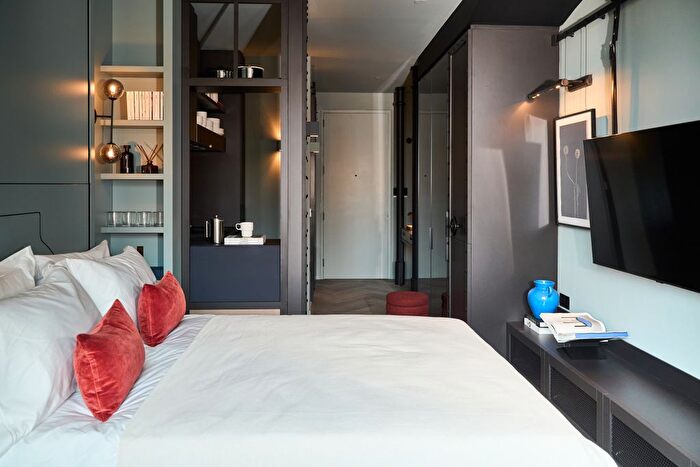 Studio To Rent In Haydon Way, London, SW11