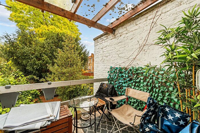 2 Bedroom Flat For Sale In Chaucer Road, Poets Corner, Acton, London, W3