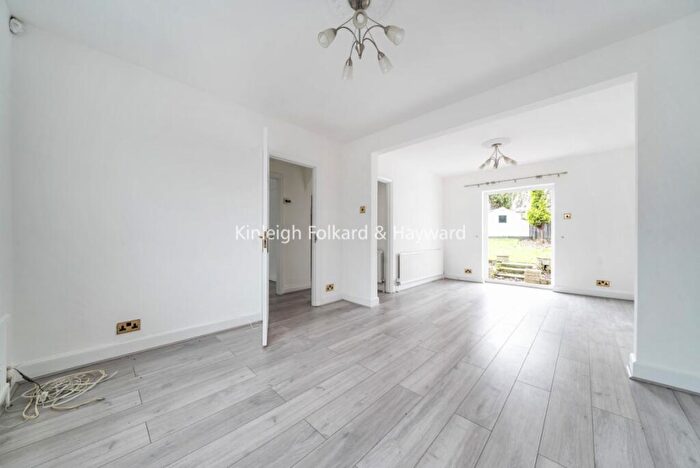3 Bedroom Bungalow To Rent In Gilroy Way, Orpington, BR5