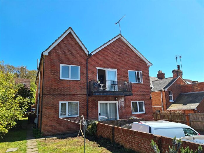 1 Bedroom Flat To Rent In York Road, Aldershot, GU11