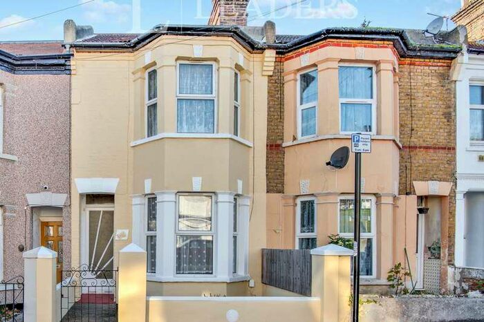 3 Bedroom Semi-Detached House To Rent In Hartington Road, Southend, SS1