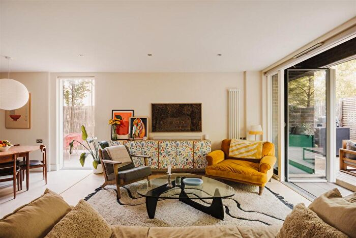 2 Bedroom Flat For Sale In Hebden Street, London, E2