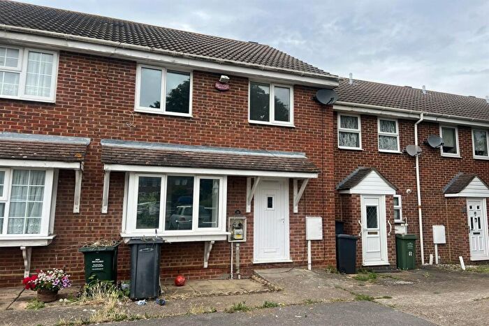 3 Bedroom Terraced House To Rent In Mayfields, DA10
