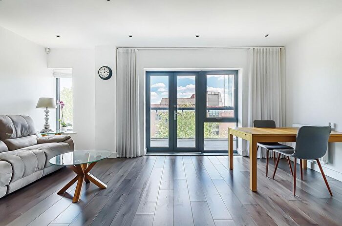 2 Bedroom Flat To Rent In Neasden Lane, London, NW10