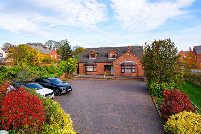 4 Bedroom Detached House For Sale In Acresford Road, Overseal, DE12