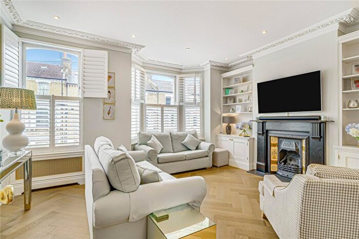 3 Bedroom Apartment For Sale In Almeric Road, SW11