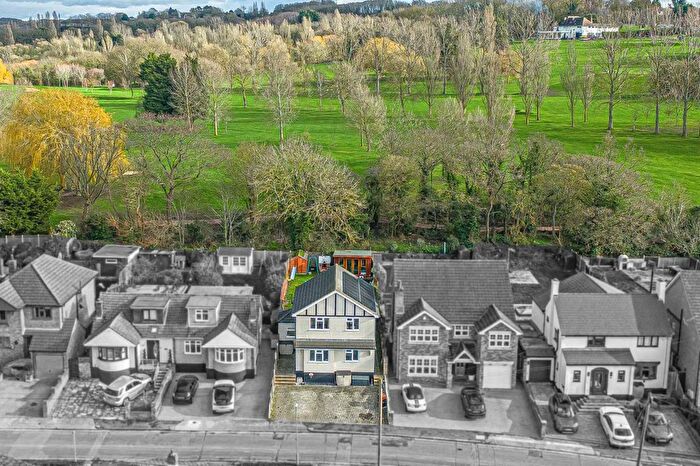 4 Bedroom Detached House For Sale In Crescent Road, Benfleet, SS7