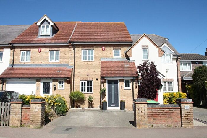 3 Bedroom Terraced House To Rent In Silver Street, MK44