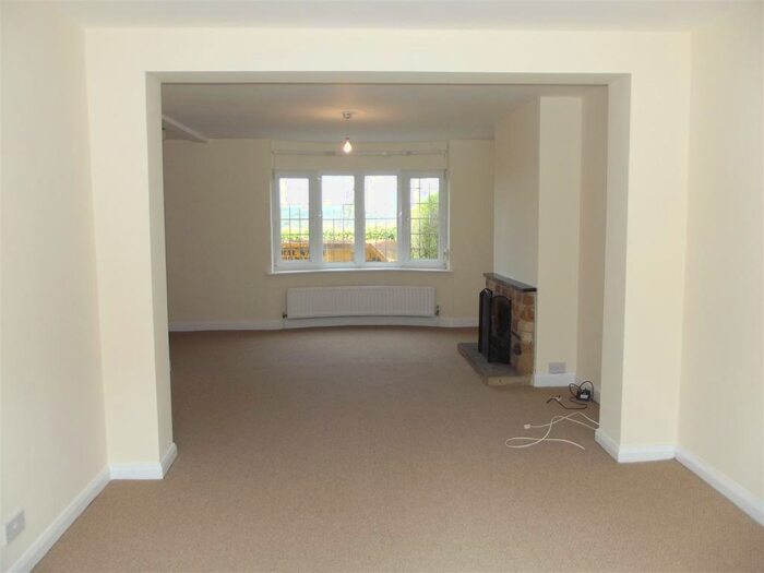 3 Bedroom Semi-Detached House To Rent In Kirkby Road, Ravenshead, NG15