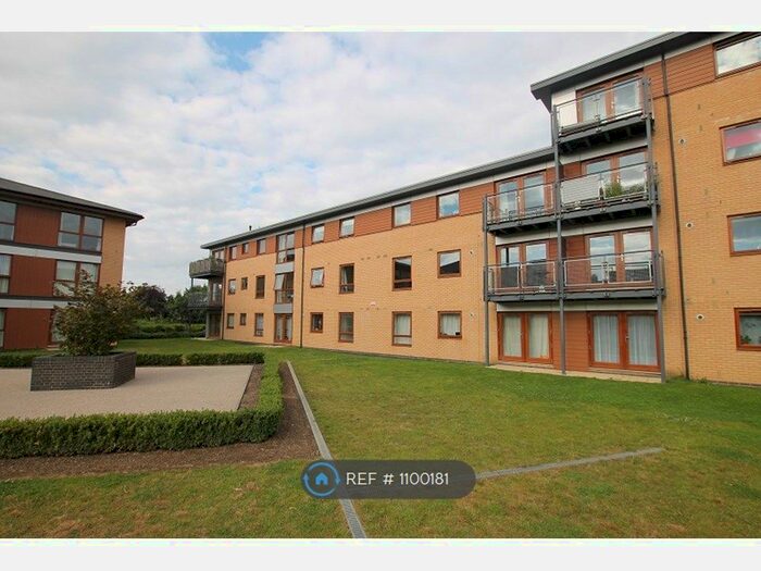 2 Bedroom Flat To Rent In Commonwealth Drive, Crawley RH10