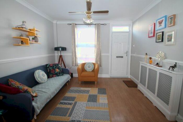 2 Bedroom Property To Rent In Howard Road, Dartford, DA1