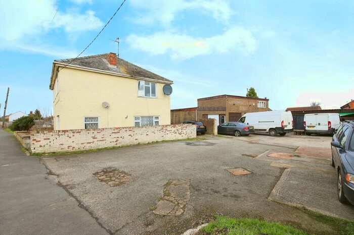 4 Bedroom Detached House For Sale In Barrier Bank, Cowbit, Spalding, PE12