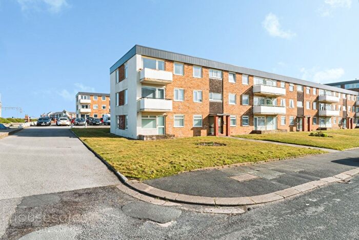 2 Bedroom Flat For Sale In Pembroke Court Queens Promenade, Blackpool, FY2