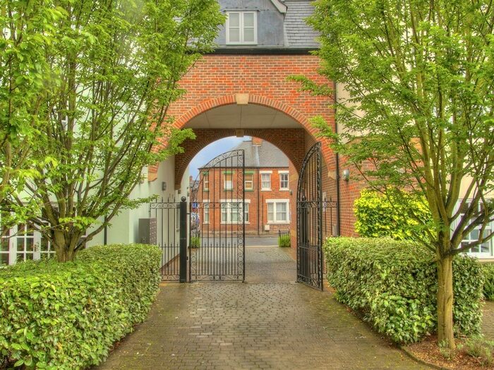 2 Bedroom Flat To Rent In St Thomas Street, Central Oxford, OX1