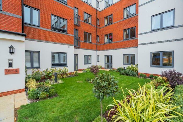 1 Bedroom Flat For Sale In Oscar Lodge, Aylesbury, HP20