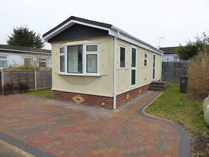 1 Bedroom Park Home For Sale In Mytchett Farm Park, Mytchett, Camberley, GU16