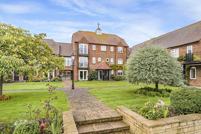 2 Bedroom Flat For Sale In West Quay, Abingdon, OX14