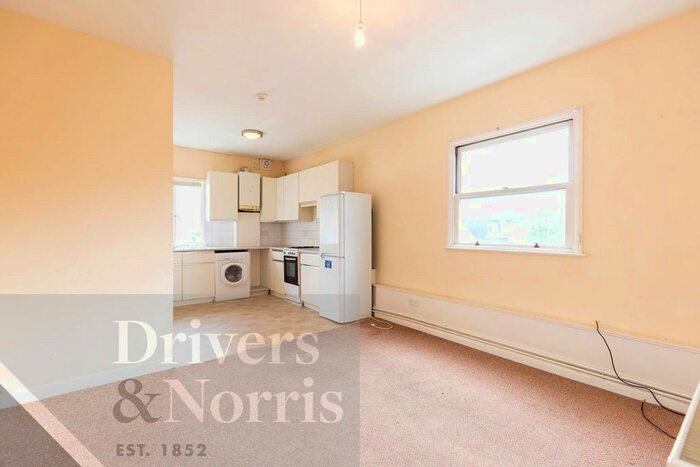 3 Bedroom Flat To Rent In Westbourne Road, Highbury, London, N7