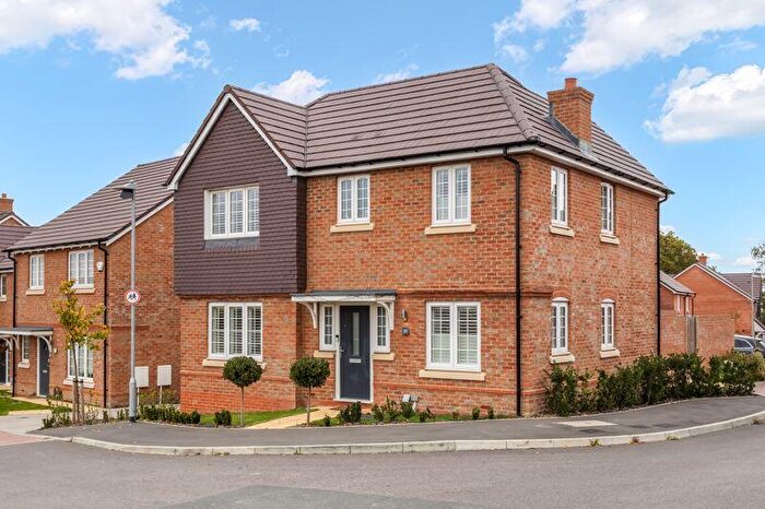 3 Bedroom Detached House For Sale In Elizabeth Gardens, Goffs Oak, EN7