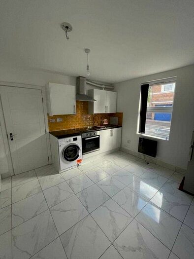 1 Bedroom Flat To Rent In Alpha Street North, Slough, SL1