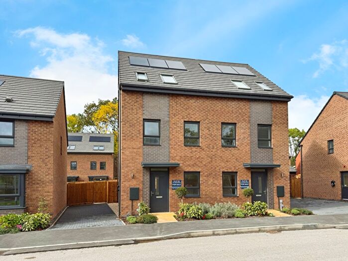 3 Bedroom Town House For Sale In Otters Reach, Ironbridge, Telford, TF8