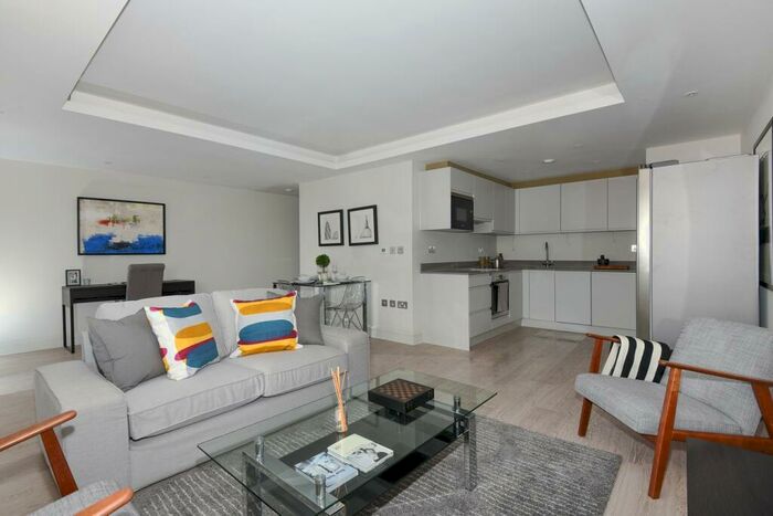 2 Bedroom Flat To Rent In Chesterfield Grove, Dulwich, London, SE22